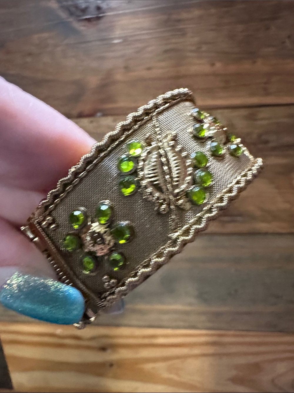 1960s – 70s vintage Gold-Tone Bracelet with Green Crystal Accents